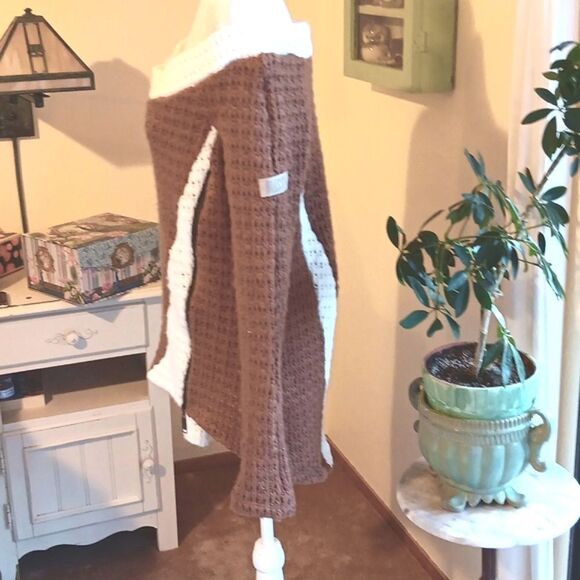 NWT Alessa Crochet Oversized Convertibles Sweater. - Picture 5 of 12